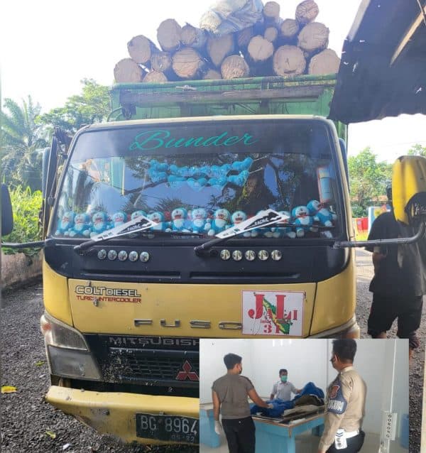 terjatuh_dari_atas_truk_bermuatan_kayu_pria_30_tahun_ini_tewas