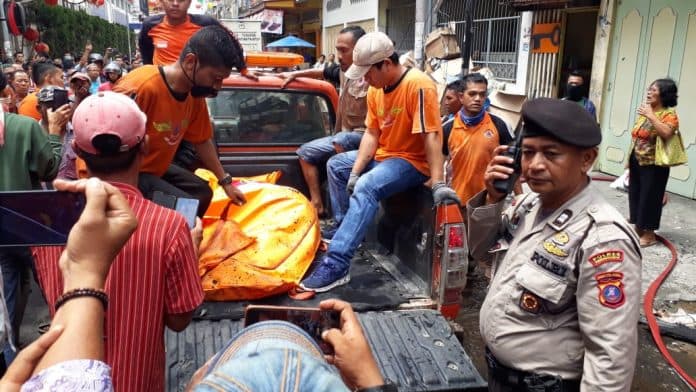 terjebak_jenazah_korban_kebakaran_di_jalan_surabaya_ditemukan_di_kamar_mandi