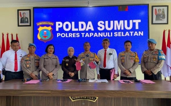 terjerat_uu_ite_jaksa_fungsional_kejari_tapsel_ditahan_polisi
