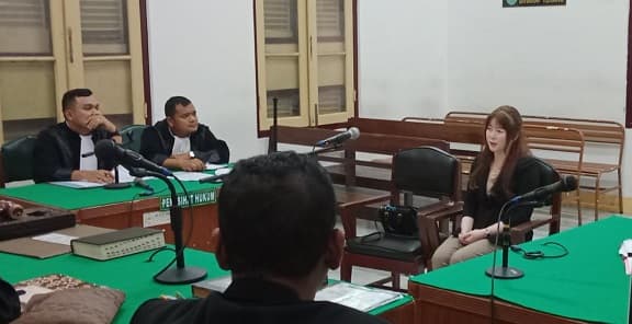 terjerat_uu_ite_tuntutan_3_tahun_penjara_terhadap_wanita_berparas_cantik_dianggap_tepat