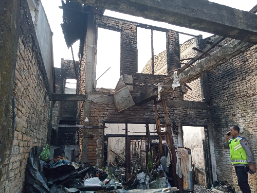 terkait_6_sekeluarga_tewas_terbakar_kapolsek_ada_yang_sedang_tertidur_dan_terjebak