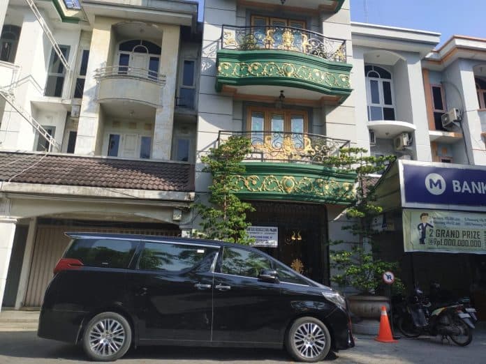 terkait_kasus_keterangan_palsu_poldasu_geledah_rumah_mewah_di_cemara_asri