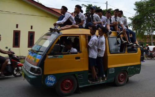 terkait_pelajar_naik_di_atas_angkot_ketua_lpa_siantar_ingatkan_orang_tua