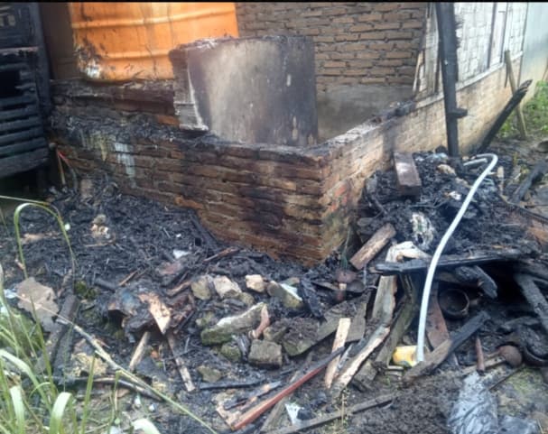 terlelap_tidur_ismanto_bersama_anak_dan_istrinya_nyaris_terpanggang