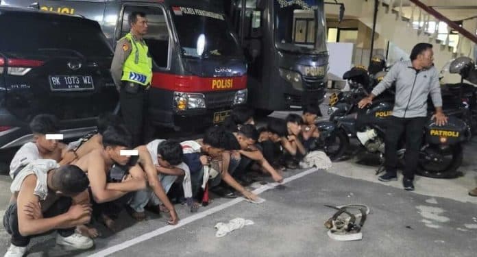 terlibat_tawuran_polres_siantar_amankan_16_remaja_bawa_sajam