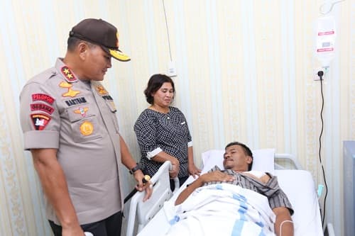 terluka_saat_bertugas_aiptu_basmi_ginting_dibezuk_kapoldasu