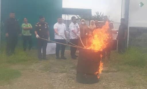 termasuk_kapal_ikan_kejari_belawan_musnahkan_barang_bukti_yang_sudah_inkracht