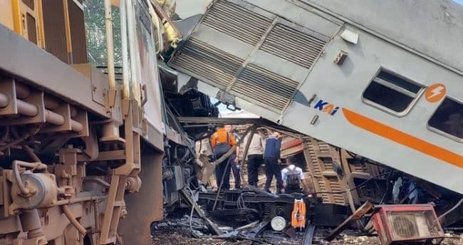 termasuk_masinis_tabrakan_kereta_api_di_cicalengka_tewaskan_tiga_orang