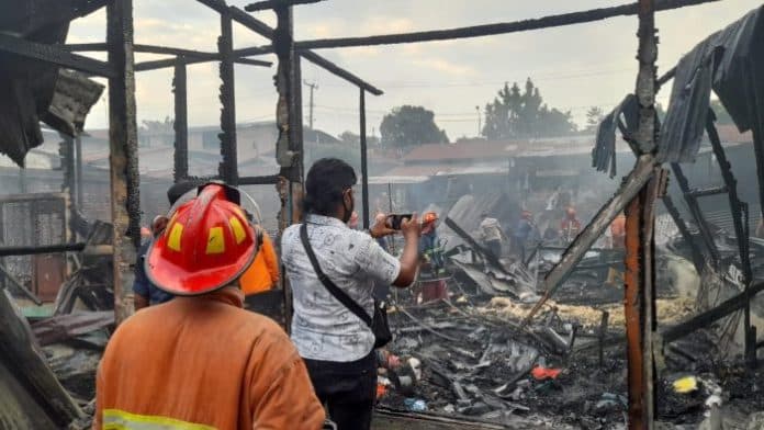 ternyata_ini_penyebab_kebakaran_rumah_di_jalan_bah_binonom_siantar