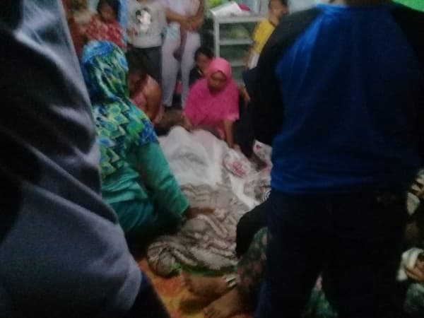 terpeleset_bocah_ini_tewas_di_kolam_bekas_galian