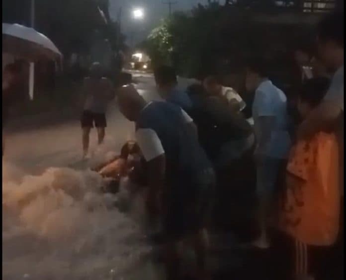terseret_banjir_di_jalan_viyata_yudha_siswi_sman_6_pematang_siantar_tewas