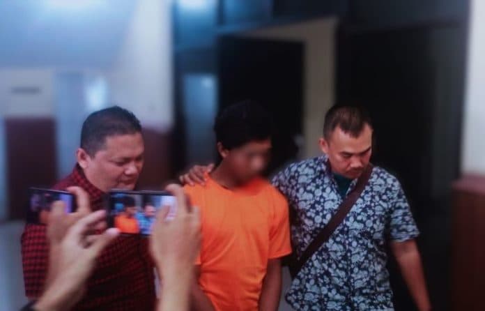 tersinggung_tidak_diajak_pindah_rumah_motif_pembunuhan_anak_tikam_ayah