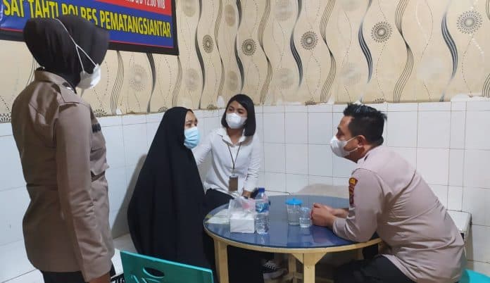 terungkap_begini_keseharian_wanita_penabrak_ruang_spkt_polres_pematangsiantar