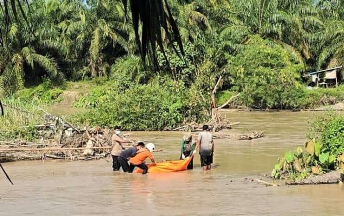 terungkap_identitas_mayat_ditemukan_di_sungai_dalu_dalu_keluarga_minta_diotopsi