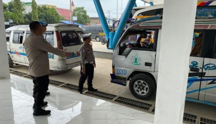 tes_urine_sopir_dan_kernet_bus_di_terminal_lubuk_pakam_negatif_narkoba