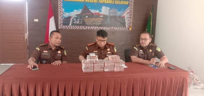 tetapkan_tersangka_korupsi_dana_koni_kejari_tapsel_belum_lakukan_penahanan