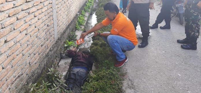 thl_kebersihan_dlh_dairi_ditemukan_tewas_di_parit_warga_sidikalang_heboh
