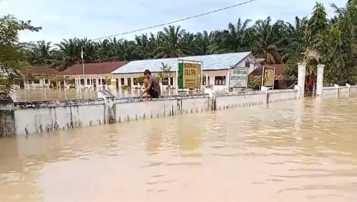 tiap_tahun_jadi_korban_banjir_warga_desa_piasa_ulu_di_asahan_pasrah