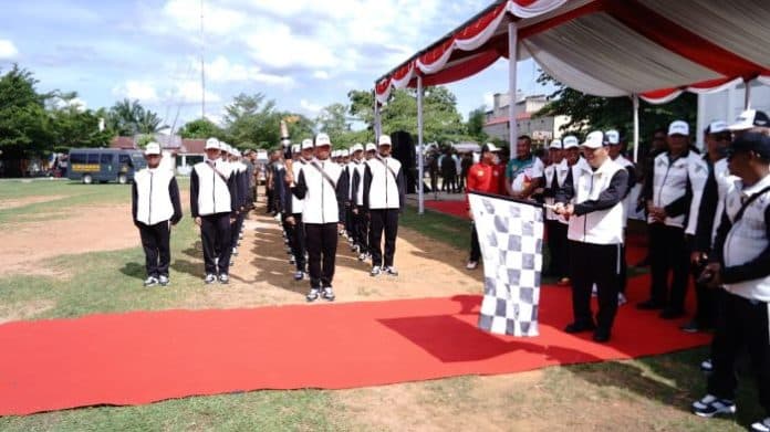 tiba_di_labusel_kirab_api_pon_disambut_meriah