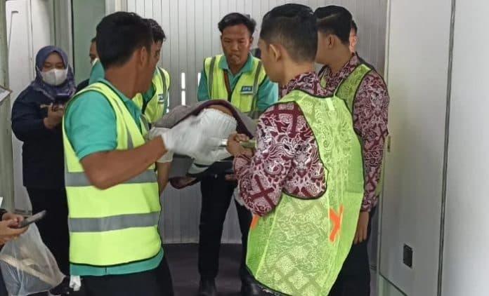 tiba_di_tanah_air_2_jamaah_umrah_meninggal_dunia_di_bandara_kualanamu