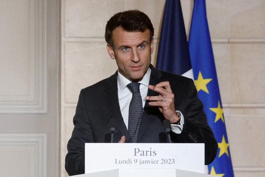 tiba_di_tel_aviv_presiden_macron_tunjukkan_solidaritas_dengan_israel