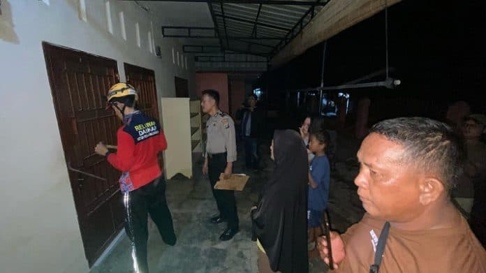 tidak_ada_kabar_5_hari_damkar_siantar_selamatkan_lansia_yang_terjebak_di_toilet