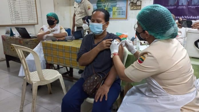tidak_jadi_syarat_perjalanan_vaksinasi_booster_rendah_di_sumut