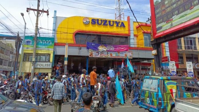 tidak_sesuai_peruntukan_suzuya_plaza_diminta_bongkar_gedung_bagian_depan