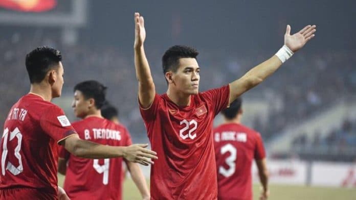 tien_linh_indonesia_ganas_di_gbk_vietnam_wajib_waspada