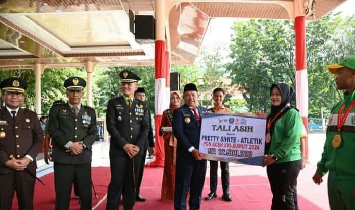 tiga_atlet_pon_terima_penghargaan_dari_wali_kota_sibolga