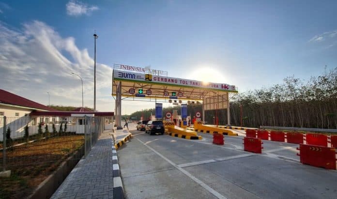 tiga_hari_beroperasi_8_ribu_kendaraan_keluar_masuk_gerbang_tol_tanjung_pura