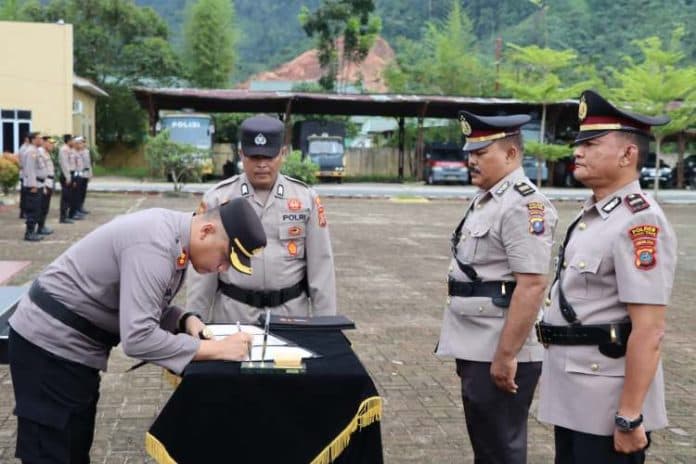 tiga_jabatan_kapolsek_di_polres_tapteng_berganti