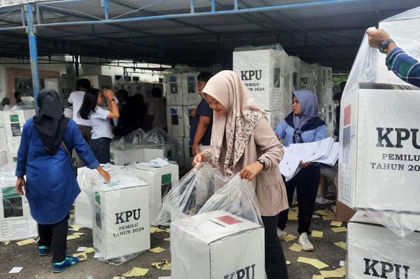 tiga_kecamatan_sudah_kembalikan_logistik_pemilu_ke_kpu_simalungun