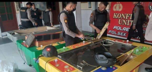 tiga_mesin_judi_diamankan_polisi_dari_jalan_beringin_tembung