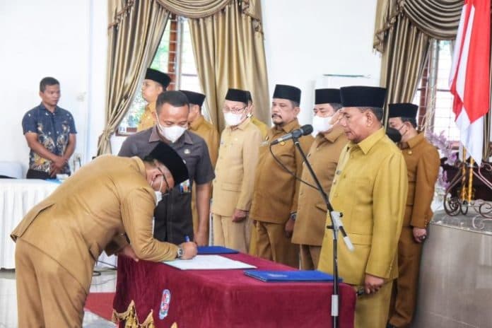 tiga_pejabat_eselon_ii_deli_serdang_dirotasi_bupati_jadikan_ini_motivasi_dan_giatlah_berkreasi