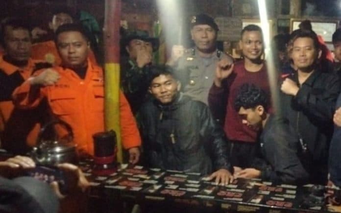 tiga_pendaki_yang_tersesat_di_gunung_sibayak_ditemukan_di_telaga_putri