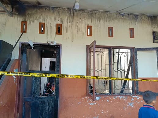 tiga_rumah_di_kelurahan_banjar_siantar_terbakar_api_berasal_dari_atap