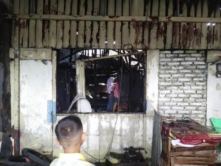 tiga_rumah_di_panglima_denai_yang_masih_dihuni_satu_keluarga_terbakar