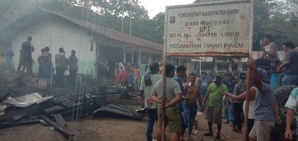 tiga_rumah_guru_sdn_034819_tanah_pinem_dairi_hangus_terbakar