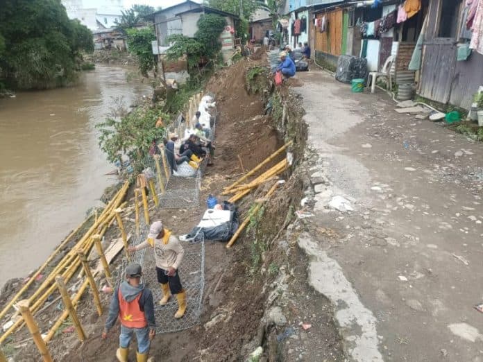 tiga_rumah_terbawa_air_sungai_bws_sumut_lakukan_penimbunan