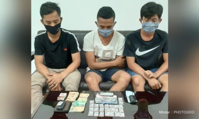 tiga_sekawan_ditangkap_polisi_usai_transaksi_sabu_di_siantar