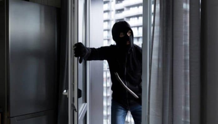 tiga_sekawan_pencuri_di_salon_kecantikan_sibolga_dibekuk_polisi