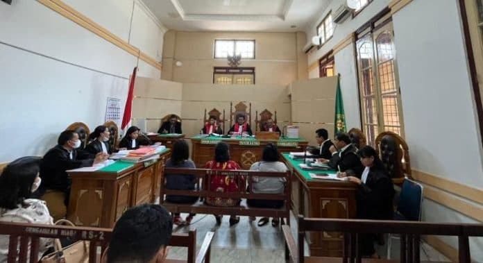 tiga_terdakwa_kasus_korupsi_dana_bos_smk_tri_surya_2_porsea_jalani_sidang_pemeriksaan_saksi_ahli_dan_saksi_mahkota