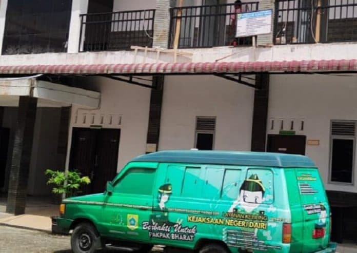 tiga_tersangka_kasus_pengrusakan_jadi_tahanan_kota_korban_kecewa_pada_kejari_dairi