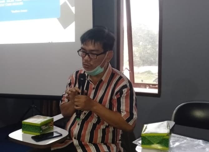 tigor_munthe_berikan_bimbingan_kepada_wartawan_samosir