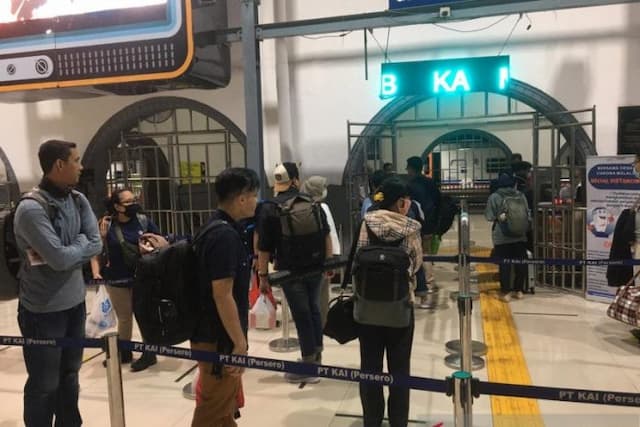 tiket_kereta_dibatalkan_100_uang_kembali