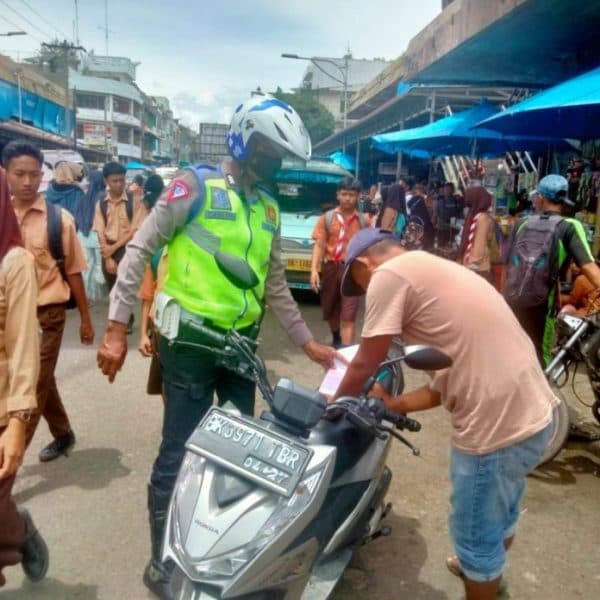 tilang_elektronik_belum_berlaku_di_siantar_polisi_masih_berlakukan_tilang_manual
