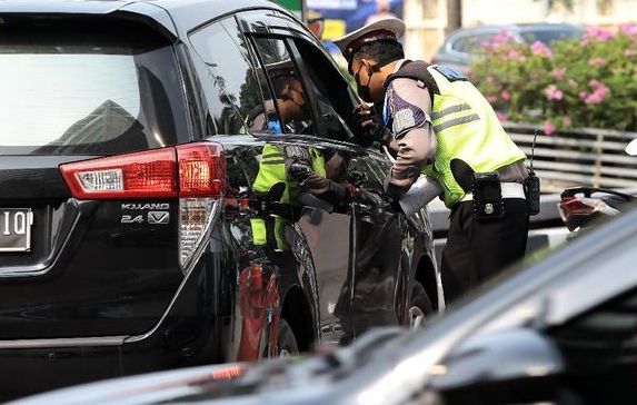 tilang_manual_dilarang_polisi_jadi_kurang_percaya_diri