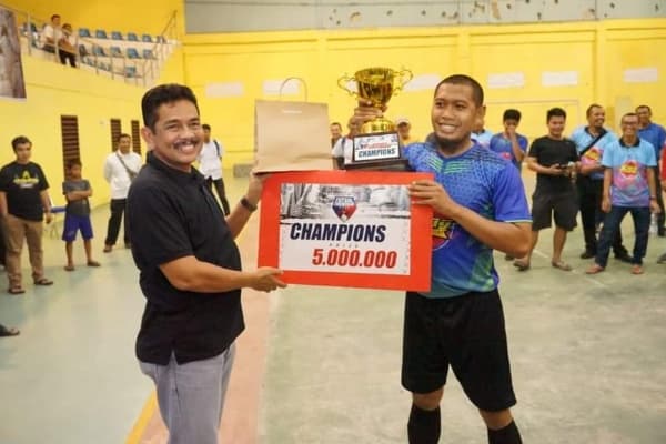 tim_disdikbud_tebing_tinggi_juara_futsal_antar_instasi