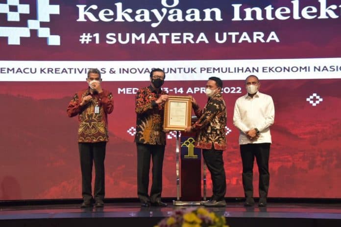 tim_dosen_unimed_terima_2_paten_dari_menkumham_ri
